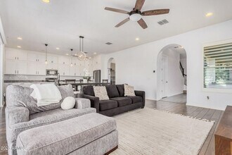 836 Gary Ln in Phoenix, AZ - Building Photo - Building Photo