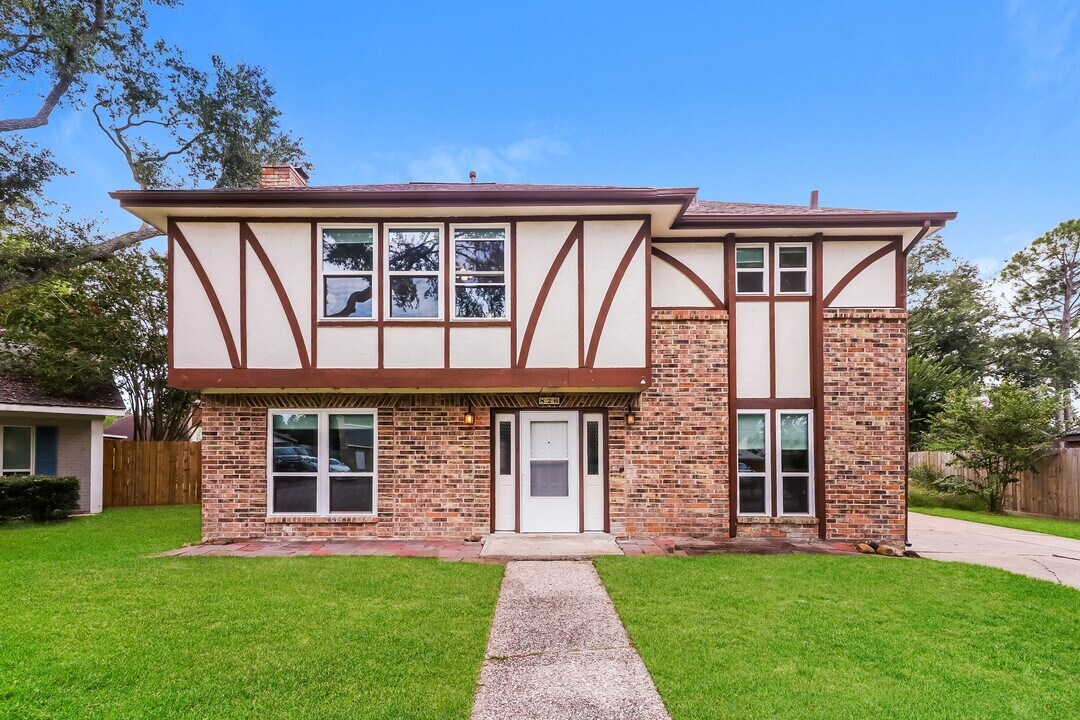 826 Bradwell Dr in Houston, TX - Building Photo