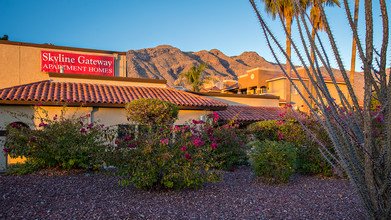 Skyline Gateway in Tucson, AZ - Foto de edificio - Building Photo