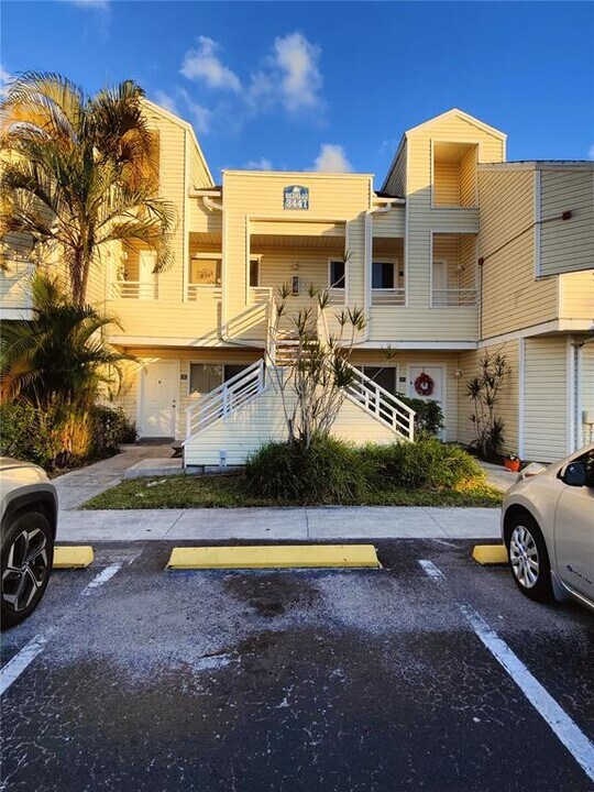 3441 NW 44th St, Unit 204 in Fort Lauderdale, FL - Foto de edificio