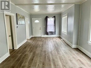 1608 Highland Ave in Windsor, ON - Building Photo - Building Photo