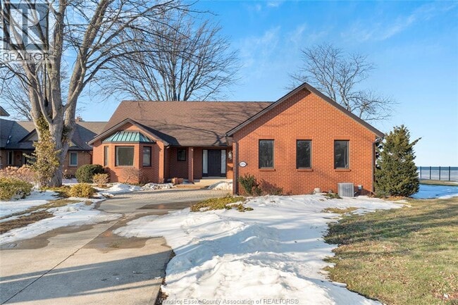 12906 Riverside Dr E in Tecumseh, ON - Building Photo - Building Photo