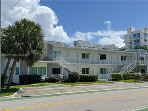 10101 W Bay Harbor Dr in Bay Harbor Islands, FL - Building Photo - Building Photo