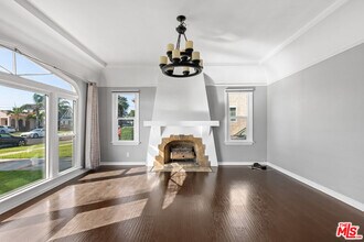 7822 S Halldale Ave in Los Angeles, CA - Building Photo - Building Photo