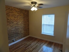 4933 N Kedzie Ave, Unit 2W in Chicago, IL - Building Photo - Building Photo