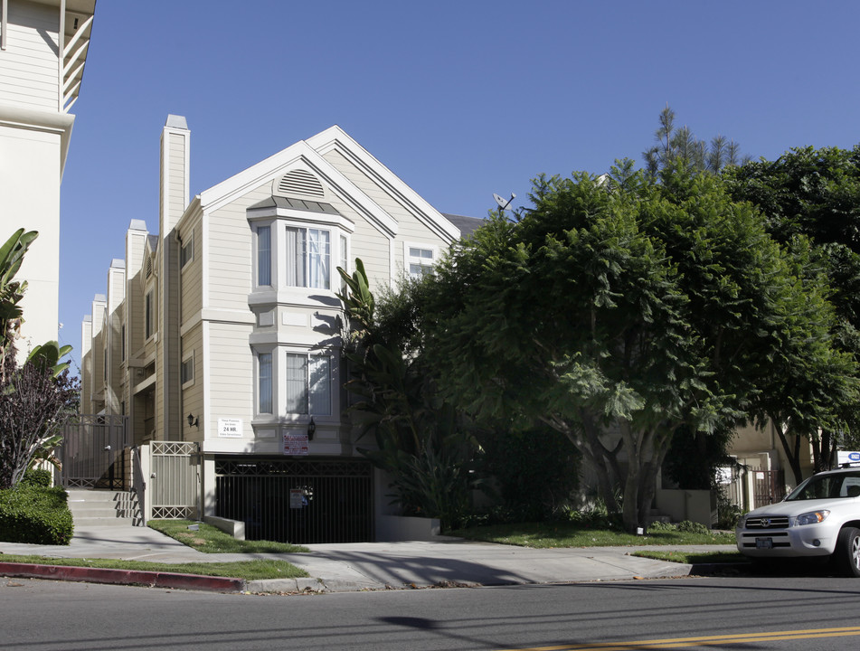 10627 Moorpark St in North Hollywood, CA - Foto de edificio