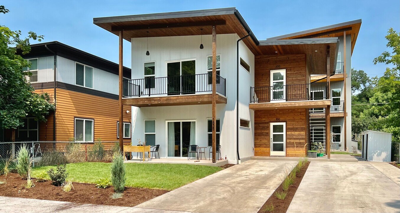 1838 S 11th St W in Missoula, MT - Foto de edificio