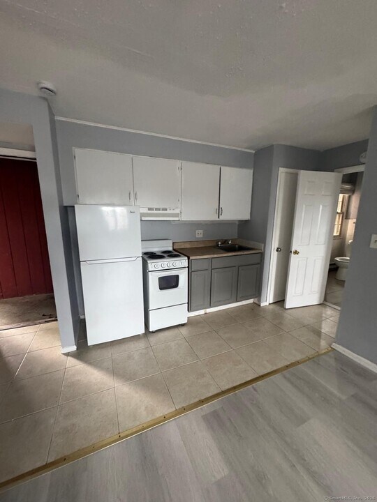 240 Oak St in Bridgeport, CT - Building Photo