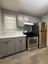 1717 Centra Villa Dr SW in Atlanta, GA - Building Photo