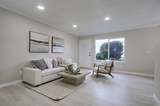 9516 Carroll Canyon Rd, Unit 113 in San Diego, CA - Building Photo - Building Photo