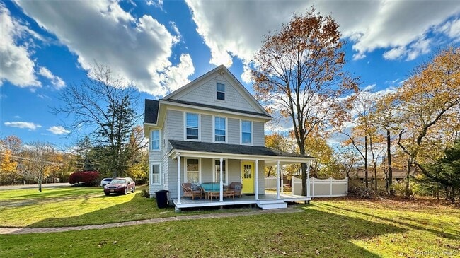 453 Montauk Hwy in Eastport, NY - Foto de edificio - Building Photo