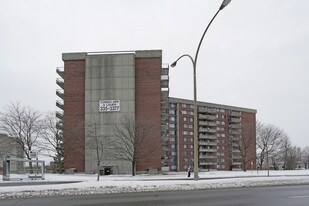 10500 de l'Acadie Apartments