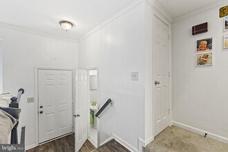 7482 Digby Grn in Alexandria, VA - Building Photo - Building Photo