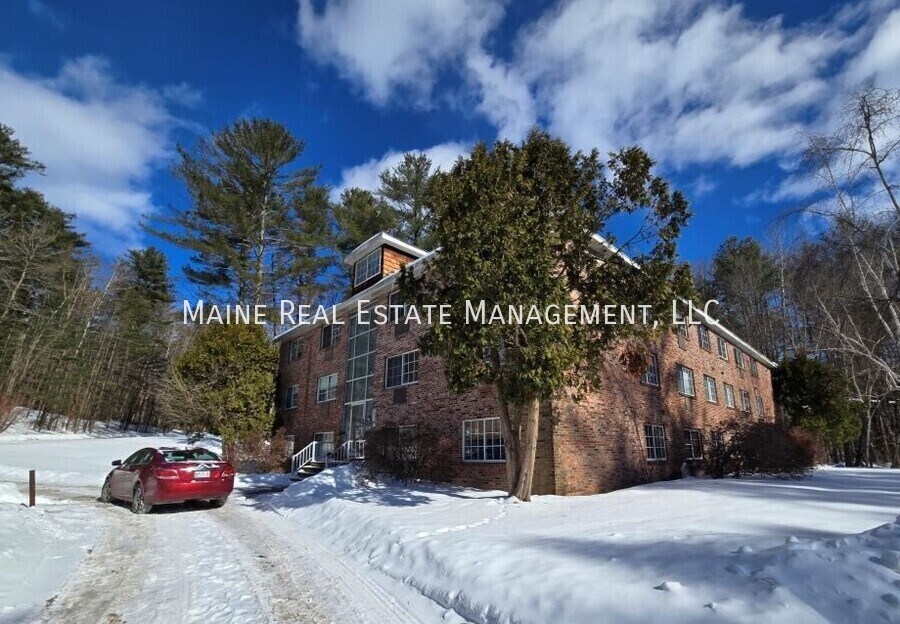 20 Tall Pines Dr in Lewiston, ME - Building Photo