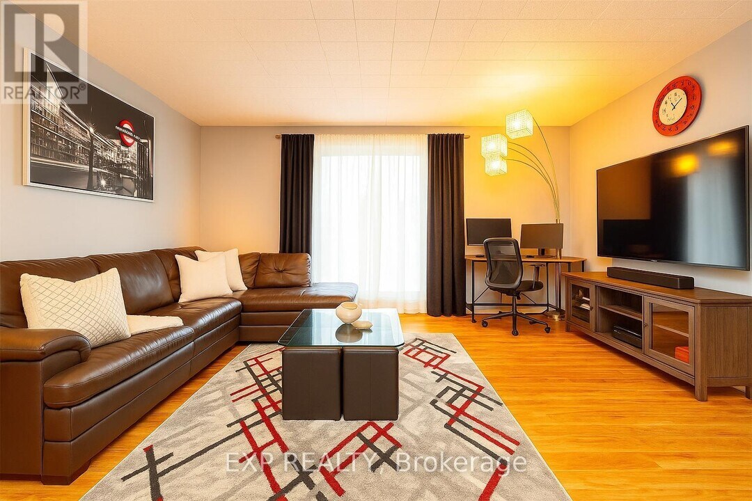 71 Vanier Dr in Kitchener, ON - Building Photo