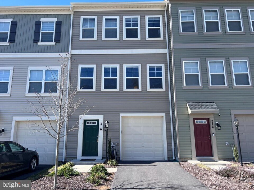 316 Starry Way Dr in Stephenson, VA - Building Photo