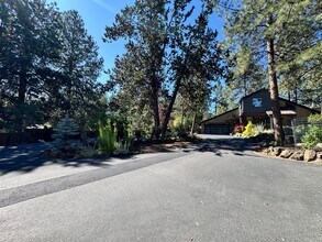 20923 SE King Hezekiah Way in Bend, OR - Building Photo - Building Photo