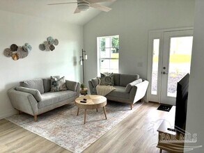 2117 W Jackson St in Pensacola, FL - Building Photo - Building Photo