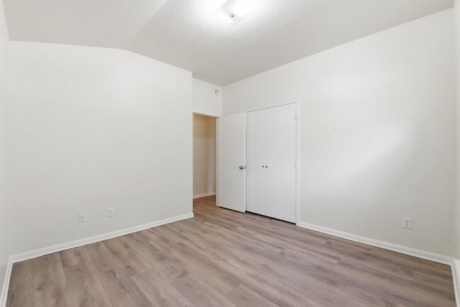 property at 2526 Hidden Park Ln