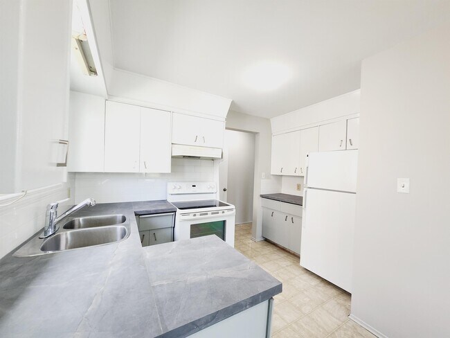 3913-115A 115a St NW in Edmonton, AB - Building Photo - Building Photo