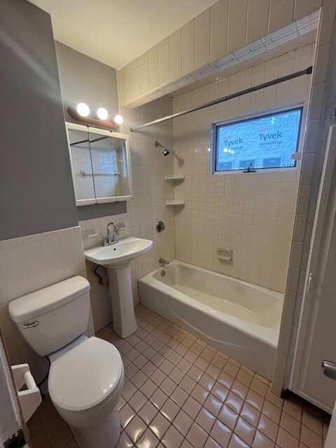 52 Victoria St, Unit 1 in Revere, MA - Building Photo - Building Photo