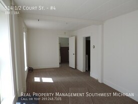 514 Court St in St. Joseph, MI - Building Photo