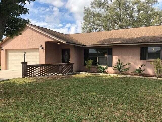 7605 Woodland Creek Ln in Greenacres, FL - Building Photo