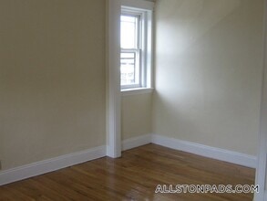 1197 Commonwealth Ave in Boston, MA - Foto de edificio - Building Photo