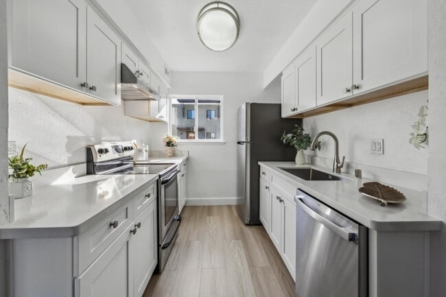 property at 3213 Admiralty Ln
