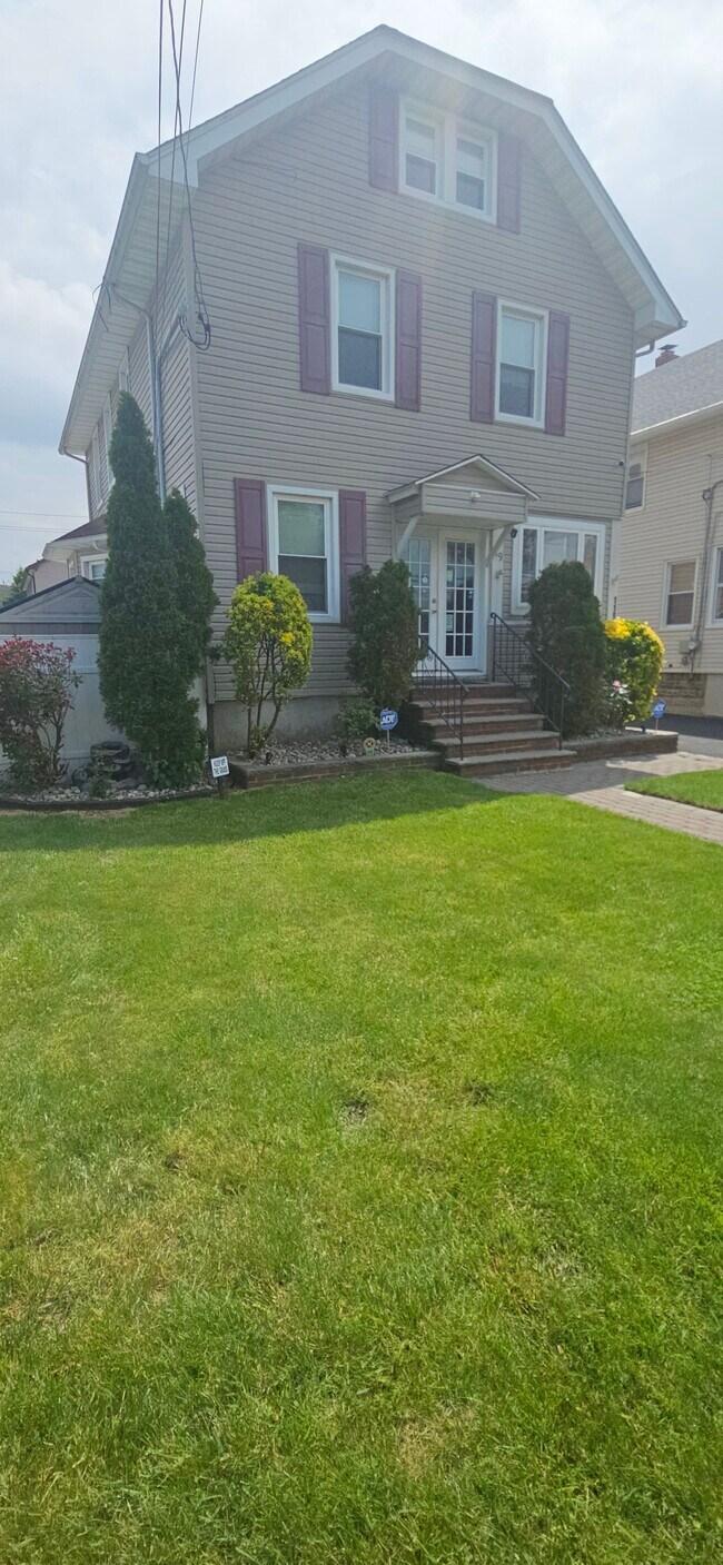 119 Valley Rd, Unit 2 family in Roselle Park, NJ - Building Photo - Building Photo