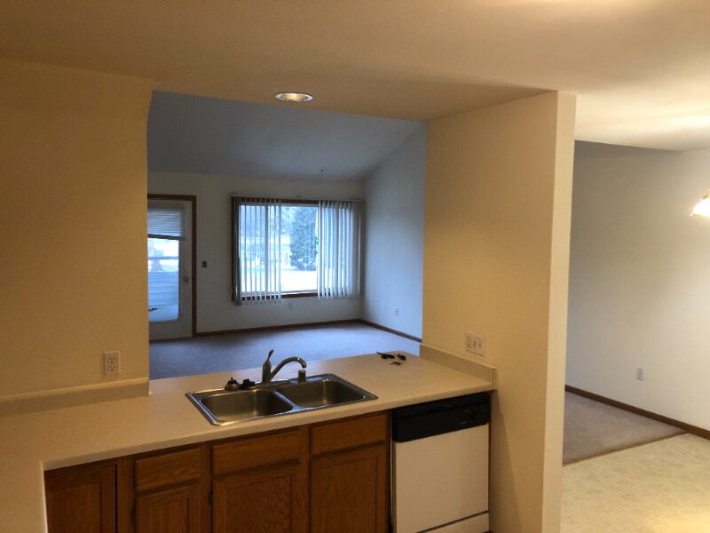 100 S Division St in Waunakee, WI - Building Photo