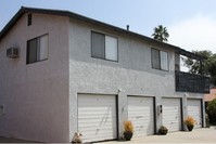 2680 Santa Ana Ave in Costa Mesa, CA - Foto de edificio - Building Photo