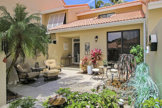 204 Old Meadow Way in Palm Beach Gardens, FL - Foto de edificio - Building Photo