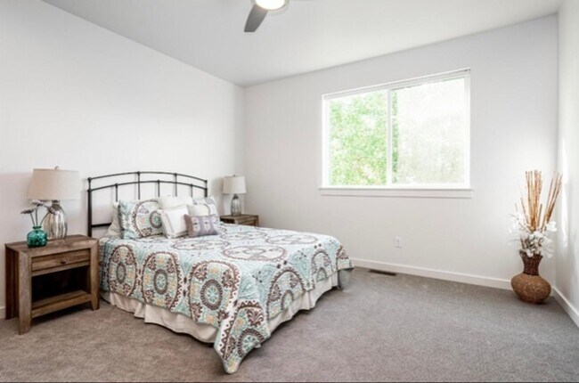 property at 909 N 17th Ave