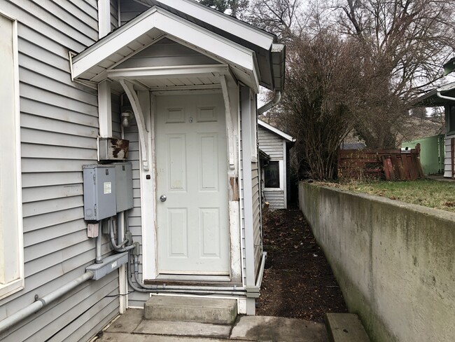 708 S East St in Colfax, WA - Building Photo - Building Photo