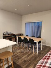 412 Lost Lake St NE in Salem, OR - Building Photo - Building Photo