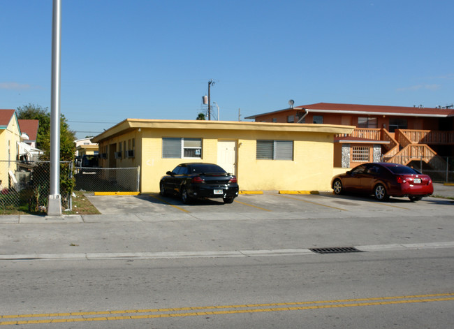 77 W 27th St in Hialeah, FL - Building Photo - Building Photo