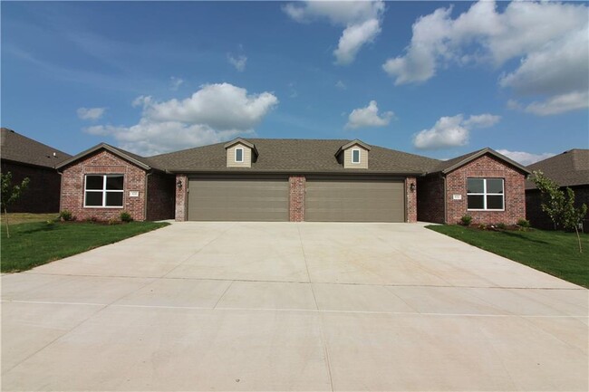 432 Barbet Dr in Centerton, AR - Foto de edificio - Building Photo