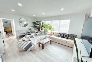 316 Surfside Blvd in Surfside, FL - Building Photo