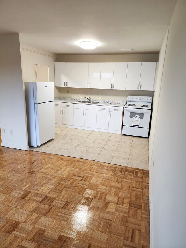3266 Weston Rd