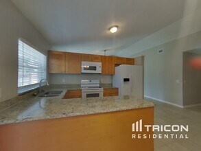10378 Rosemount Dr in Tampa, FL - Building Photo - Building Photo