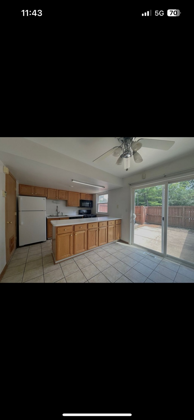 1766 Hassell Rd in Hoffman Estates, IL - Building Photo - Building Photo