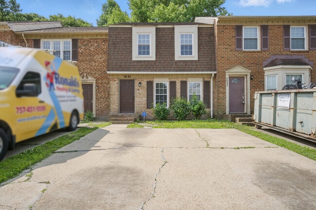 5543 Old Guard Crescent