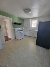 35 Cleveland Ave, Unit 3 in Newark, NJ - Building Photo - Building Photo