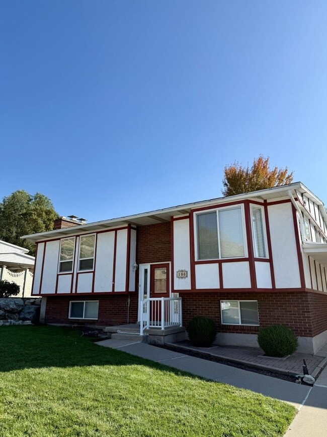 198 E 1250 N in Centerville, UT - Building Photo - Building Photo