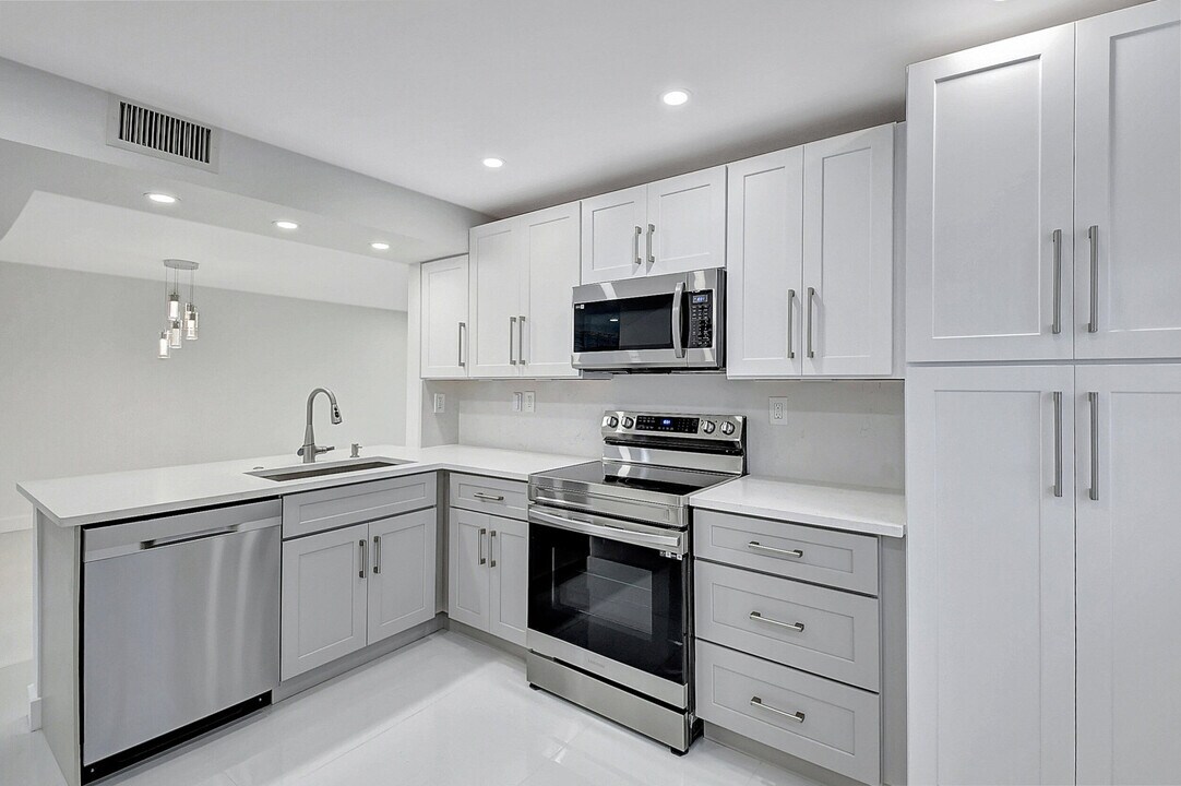 15378 Lakes of Delray Blvd in Delray Beach, FL - Building Photo