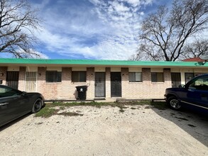 5807 Liberty Rd in Houston, TX - Building Photo - Building Photo