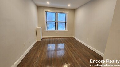 11 Peterborough St, Unit 17 in Boston, MA - Foto de edificio - Building Photo