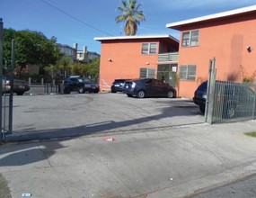 Grand View Street Apartments in Los Angeles, CA - Foto de edificio - Building Photo