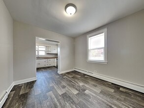 7402 School Ave in Dundalk, MD - Foto de edificio - Building Photo